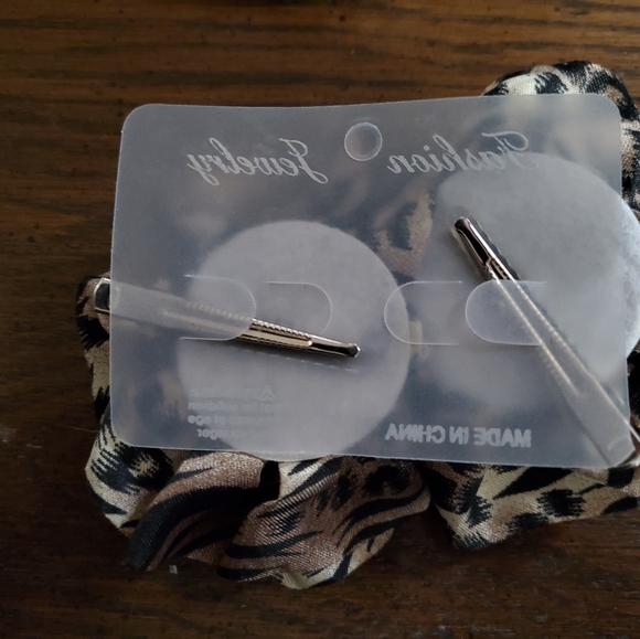 Six Pairs of Barrettes - Picture 3 of 8